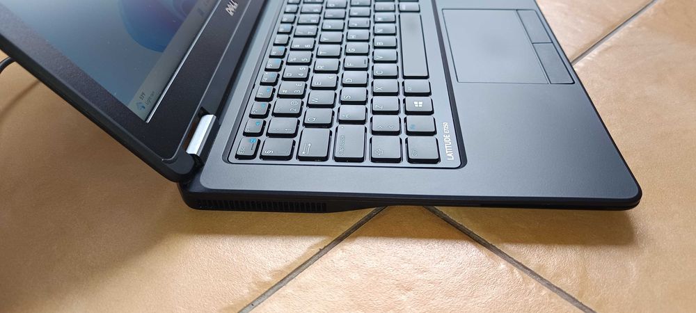Laptop Dell Latitude E7250 I5 5300U 12.5 inch 256 SSD Ram 8Gb
