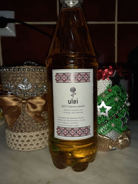 Ulei de floarea soarelui presat la rece.