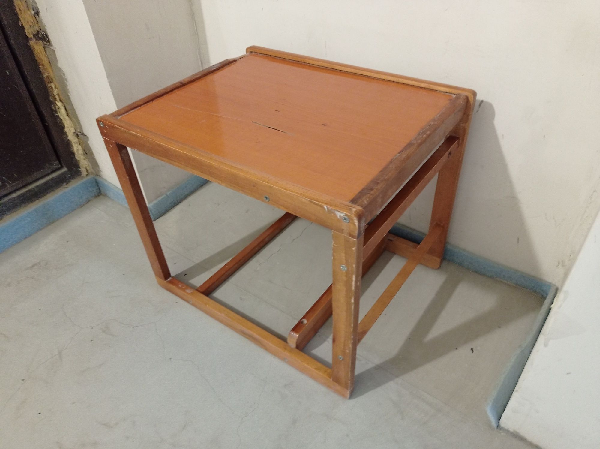 Продам детский стол