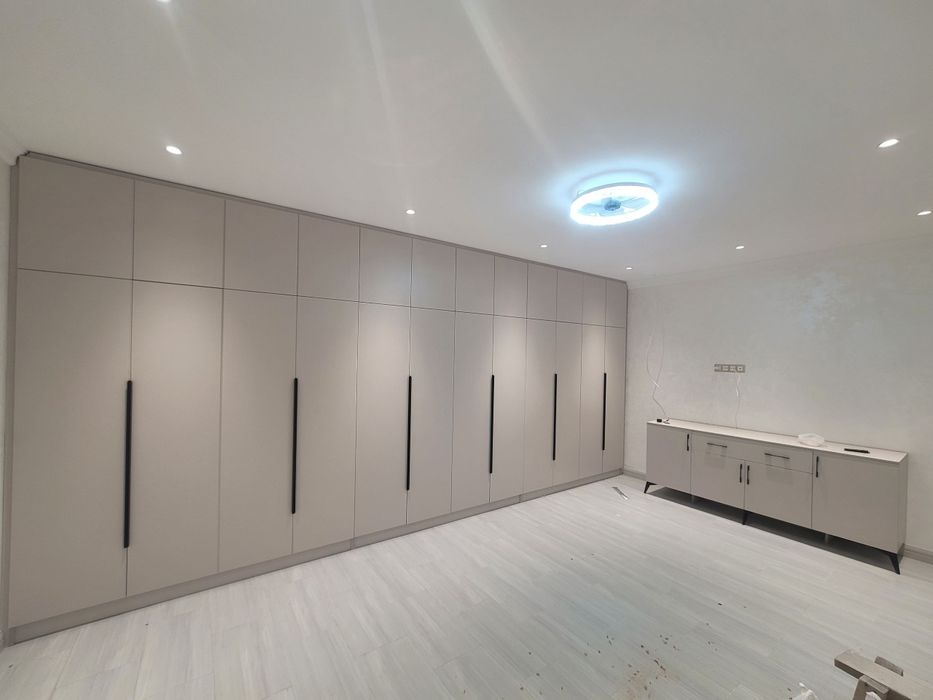 Garderobniy shkaf pod zakaz