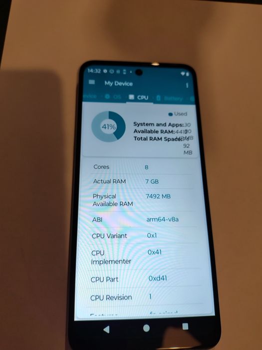 Motorola G34 la cutie și smartwatch cu lanternă