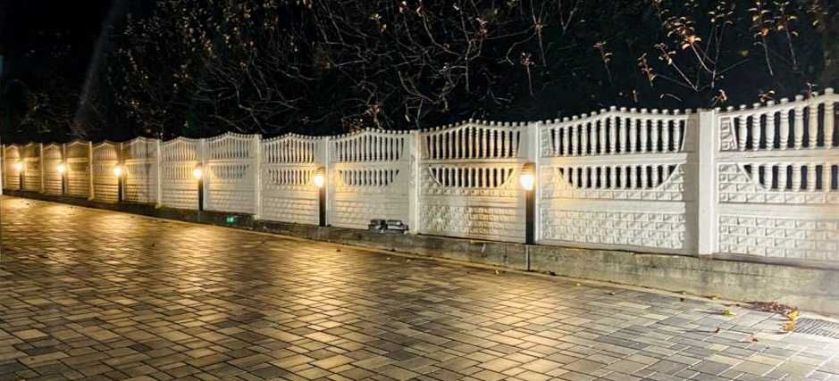 Gard ornamental si stalpi spalieri, pari din beton pentru imprejmuiri
