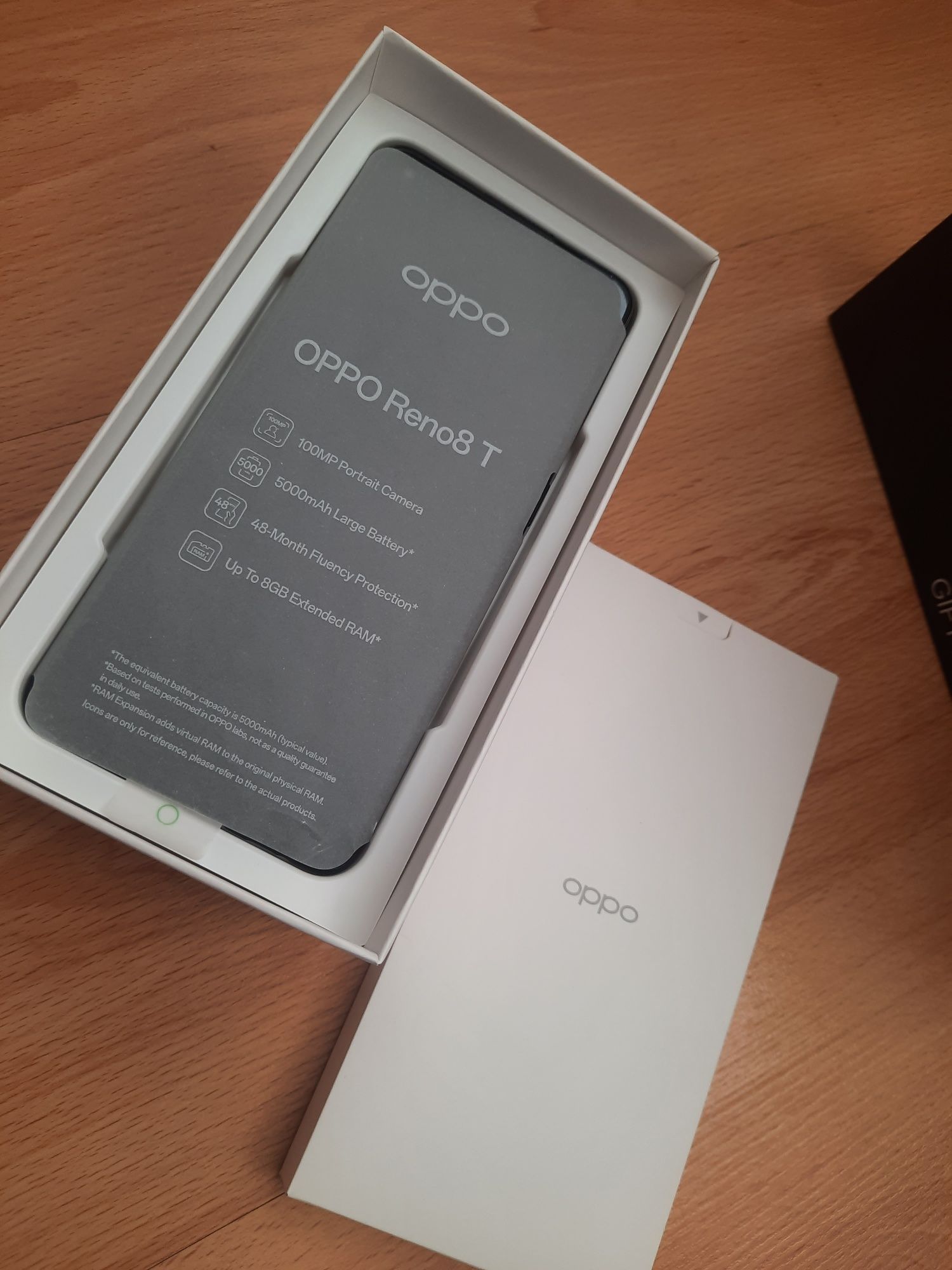 Продам смартфон OPPO RENO 8T