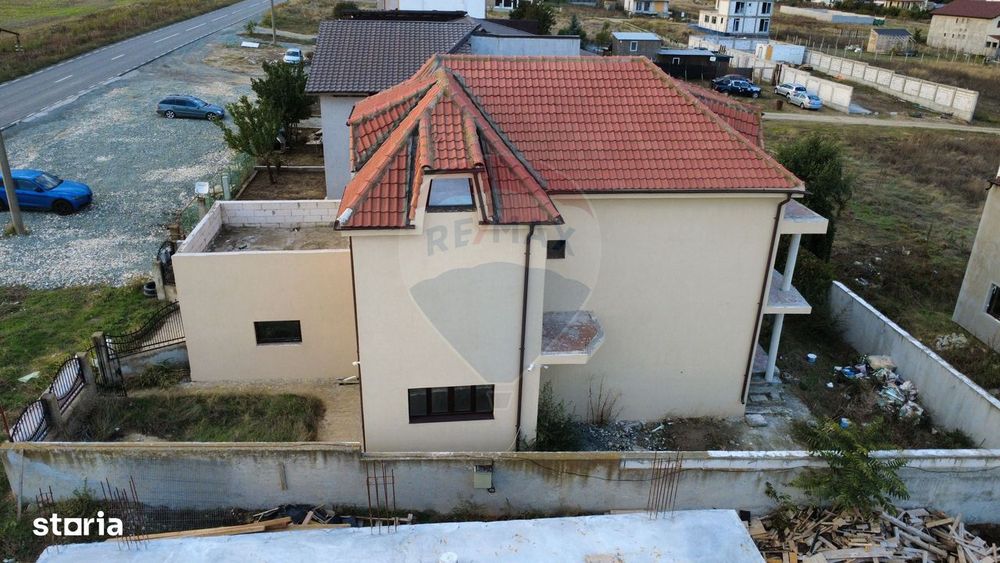 Casă / Vilă cu 4 camere de vânzare vedere lac  Ovidiu Constanta
