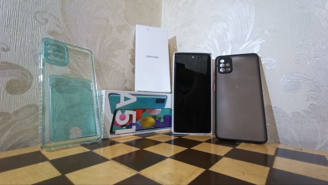 Samsung a51. Holati 10/10. 2 case.+зарядка оригинал