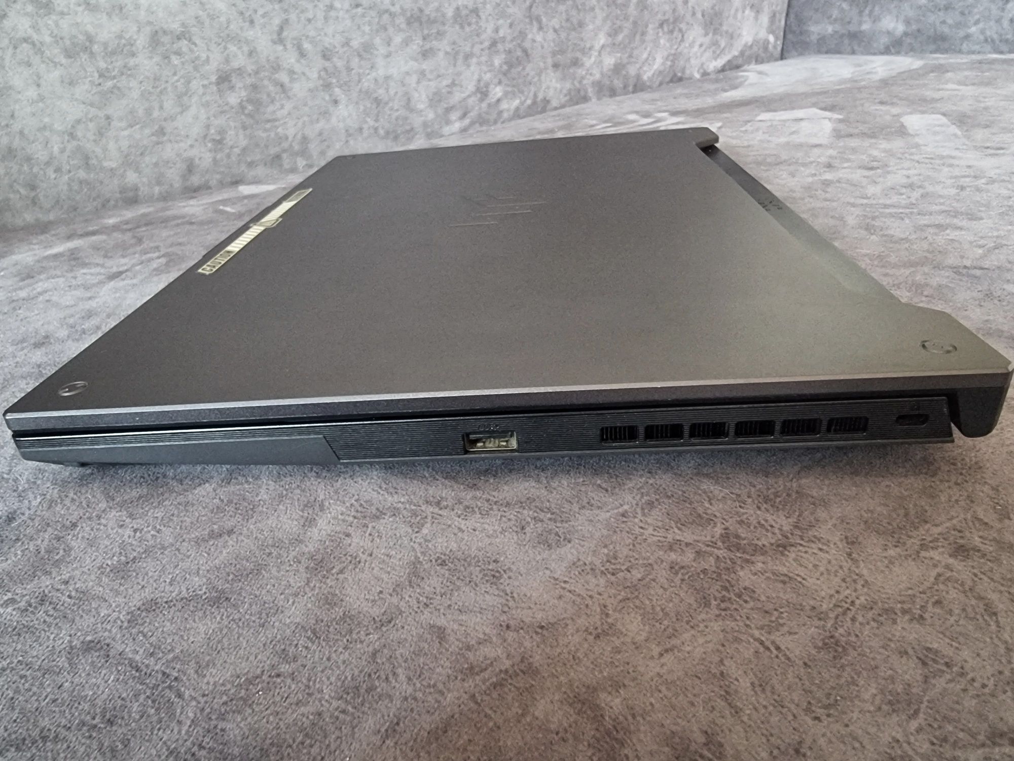 ASUS TUF F15 FX507ZM - i7-12700H 144Hz RTX3060 32GB 5600mhz RAM 1,5TB