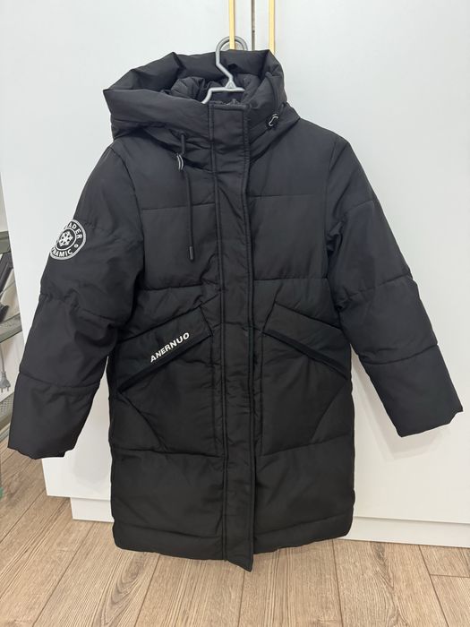 Продам зимнюю куртку для девочки