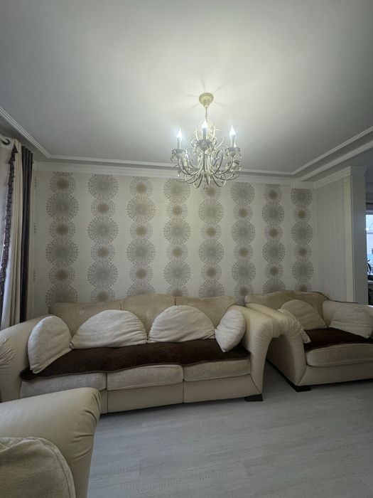 Продам шикарный диван с двумя креслами