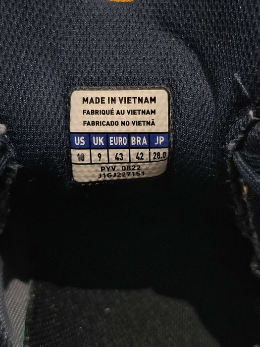 Продавам маратонки Mizuno №43, тъмносини. Топ състояние.