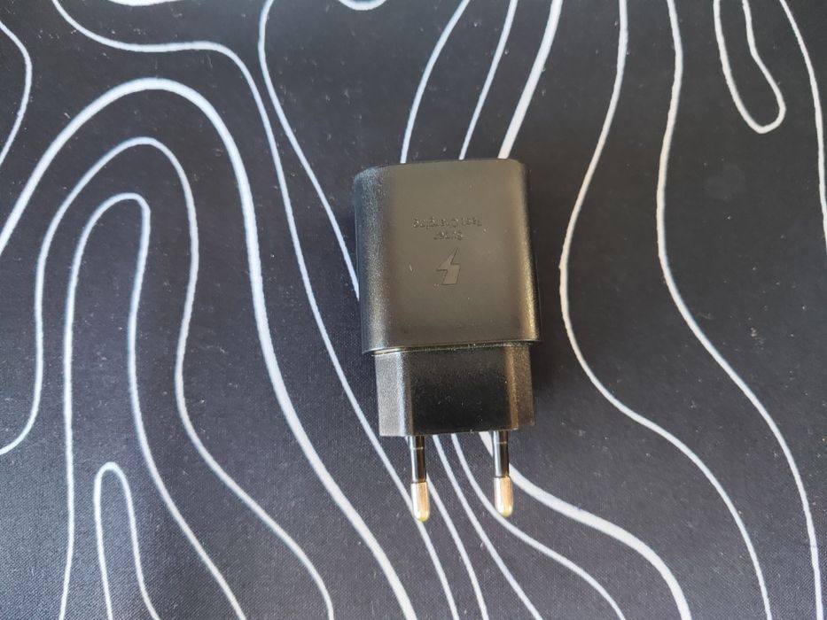 Блоки зарядок разных фирм