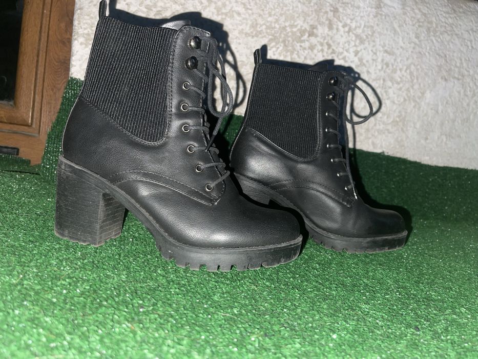 Кожени ластични боти