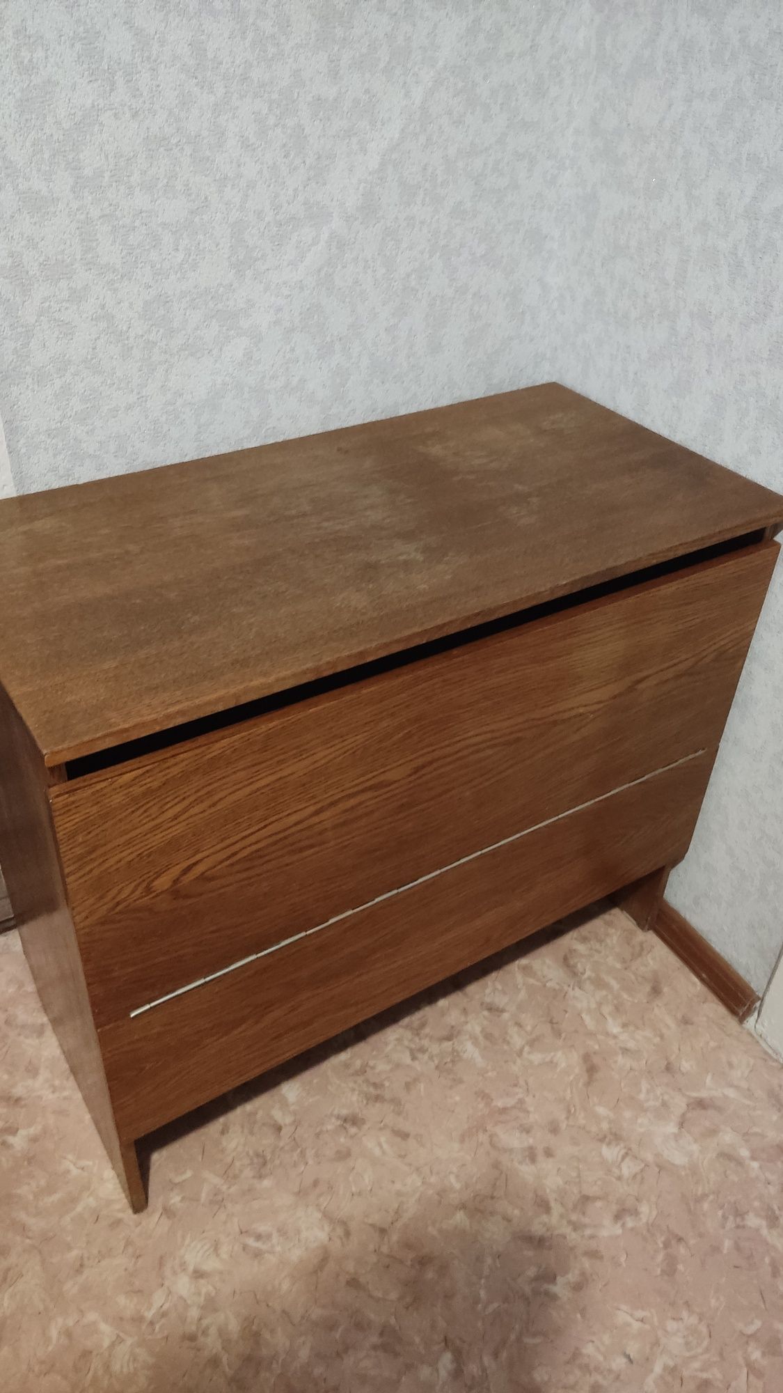 Продам  вместительную тумбочку!