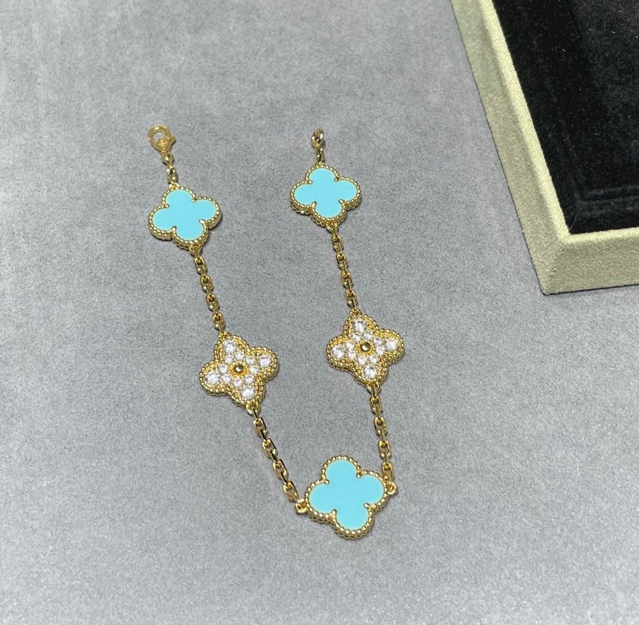 Позлатени гривни Van Cleef & Arpels