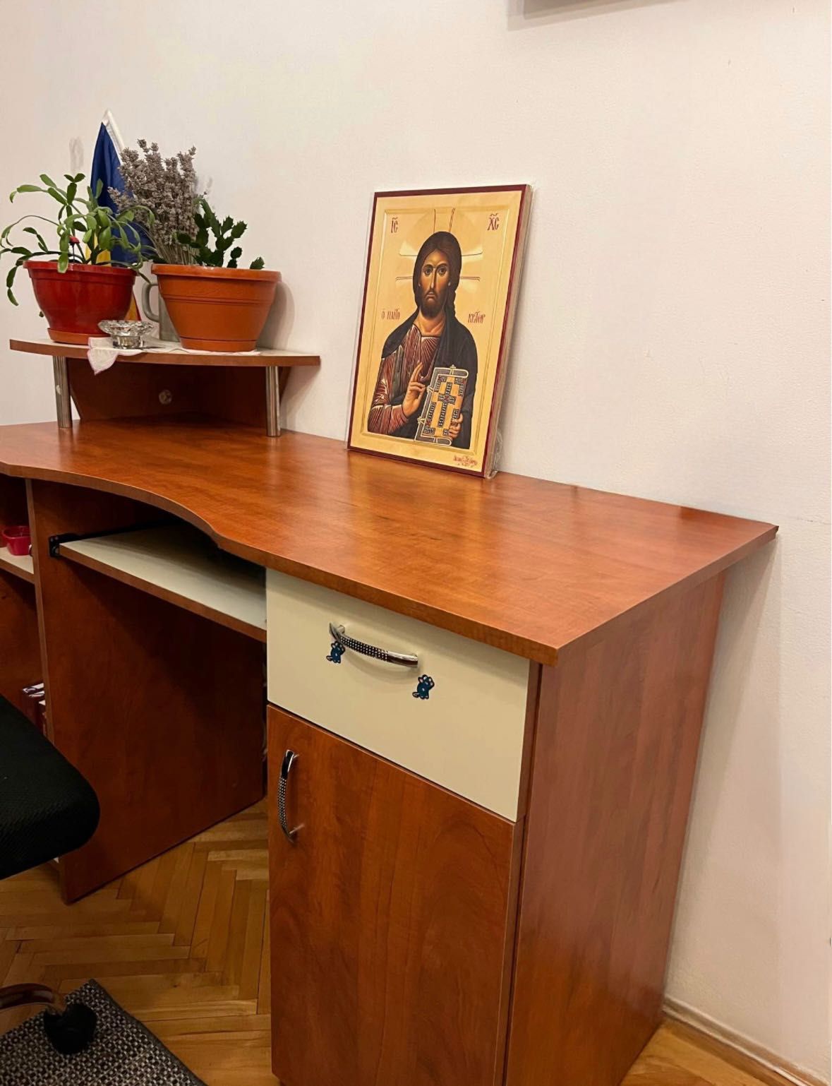 Vând mobilier dormitor(pat,mobilă,birou)