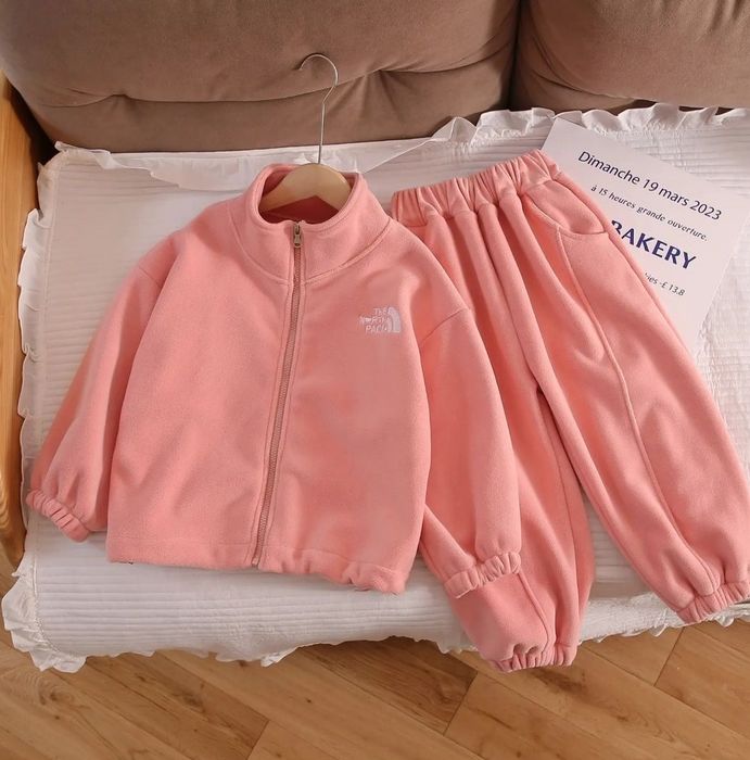 Продам спортивные костюмы