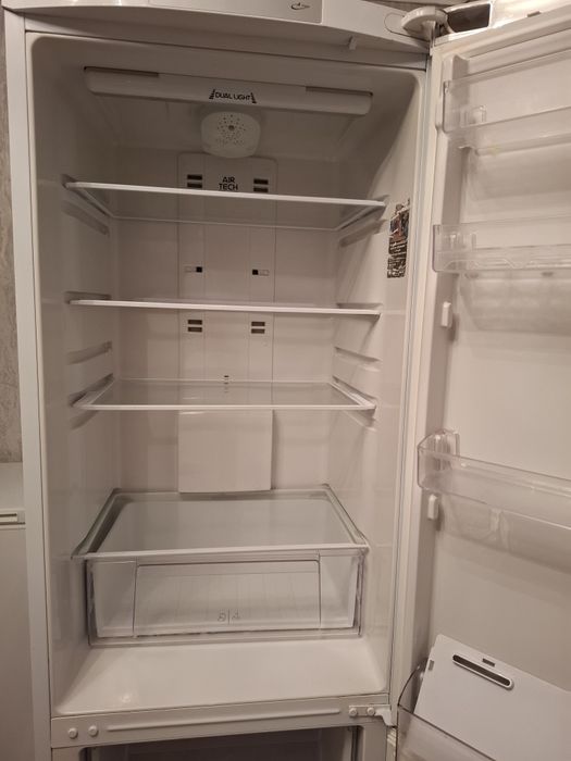 Продам холодильник .