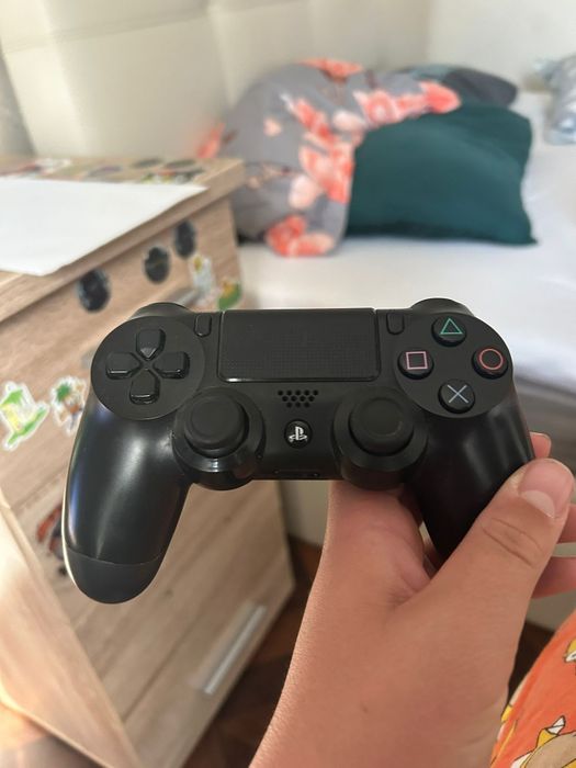 Vand ps4 in stare perfecta