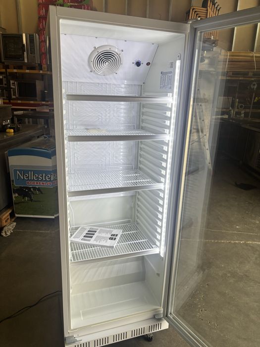 Frigider cu use de sticla.