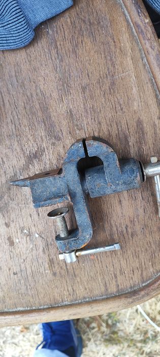 Тиски маленькие советские