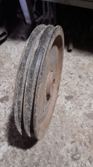 Vând fulie (roată de curea )