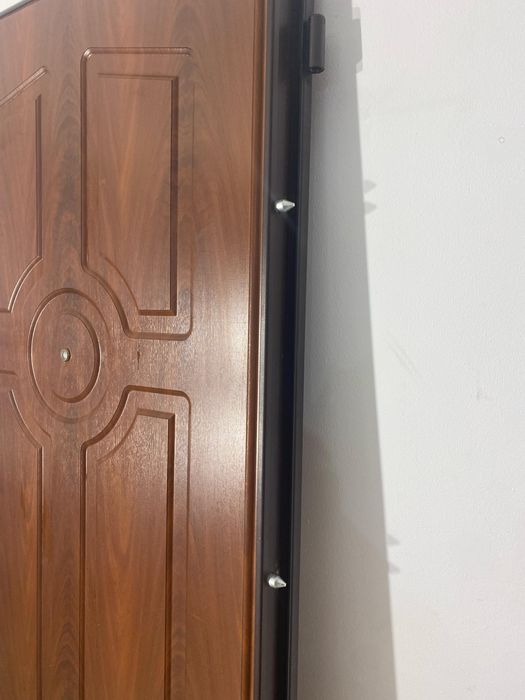 5 Buc. Ușă Metalică cu Toc, Armătură, Broască, Chei