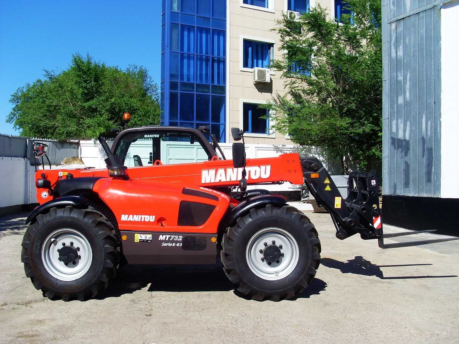 Погрузчик телескопический Manitou MT 732