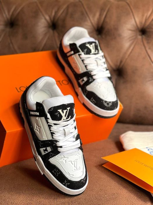 Adidași LV model nou