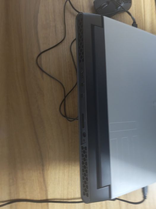 Vând Alienweare m15 r3