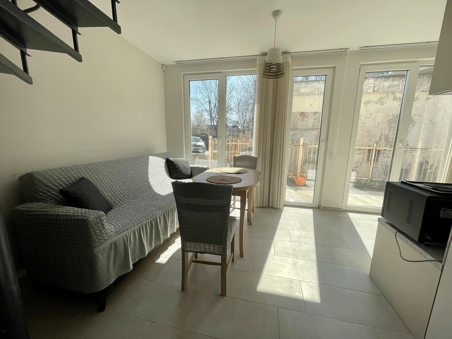 Двуетажна къща, под наем, м-т Ален мак