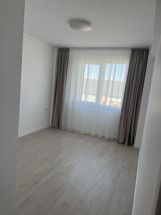 Inchiriez apartament 3 camere Titan Auchan