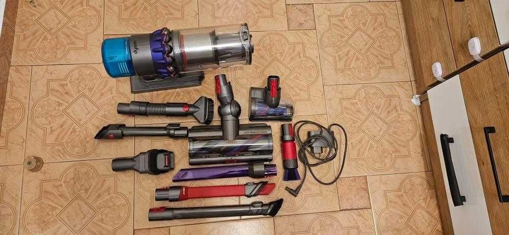 Прахосмукачка Dyson Gen5detect Absolute + аксесоари