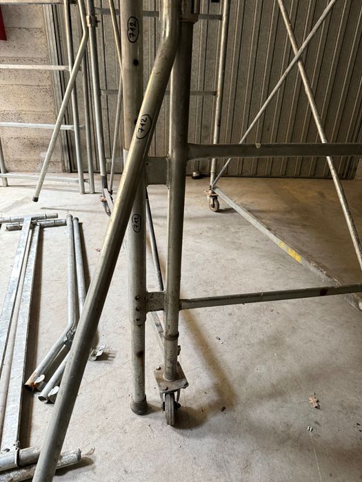 Schela mobila otel zincat 4,5 metri - pentru teren inclinat