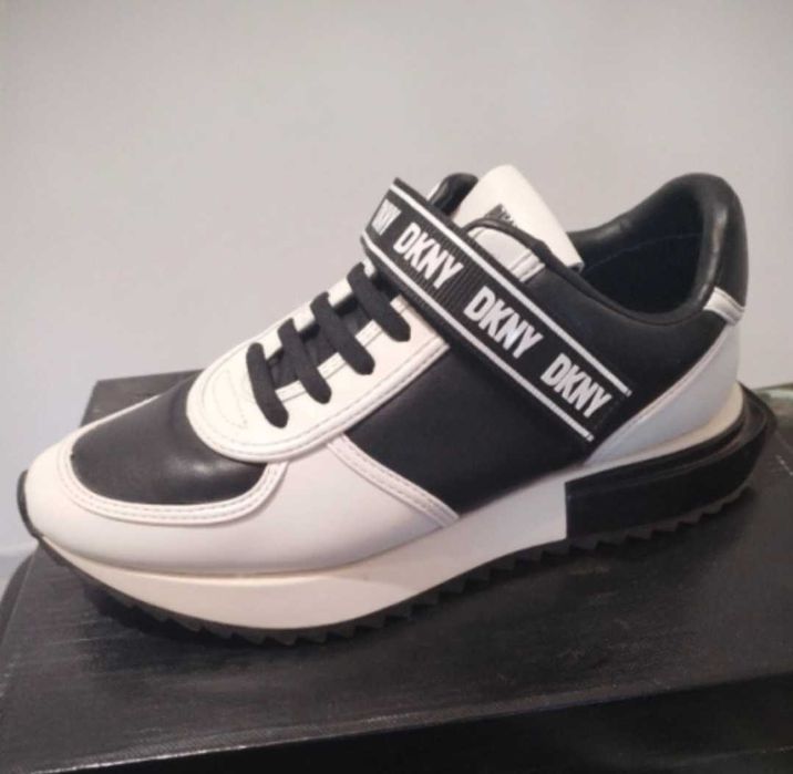 Дамски спортни обувки DKNY