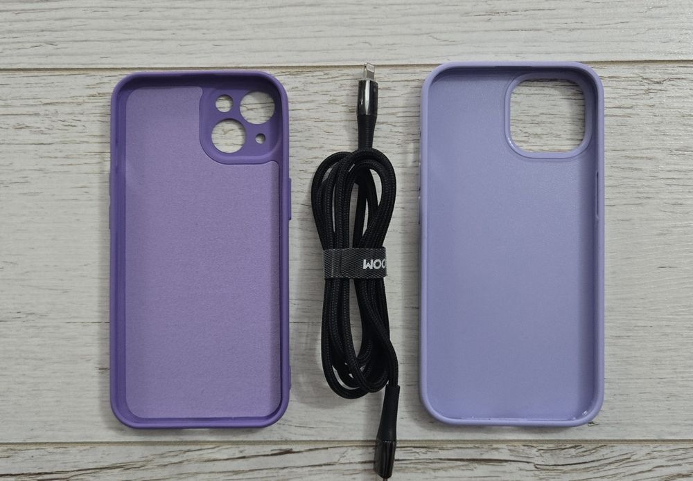 2 carcase si un cablu iPhone