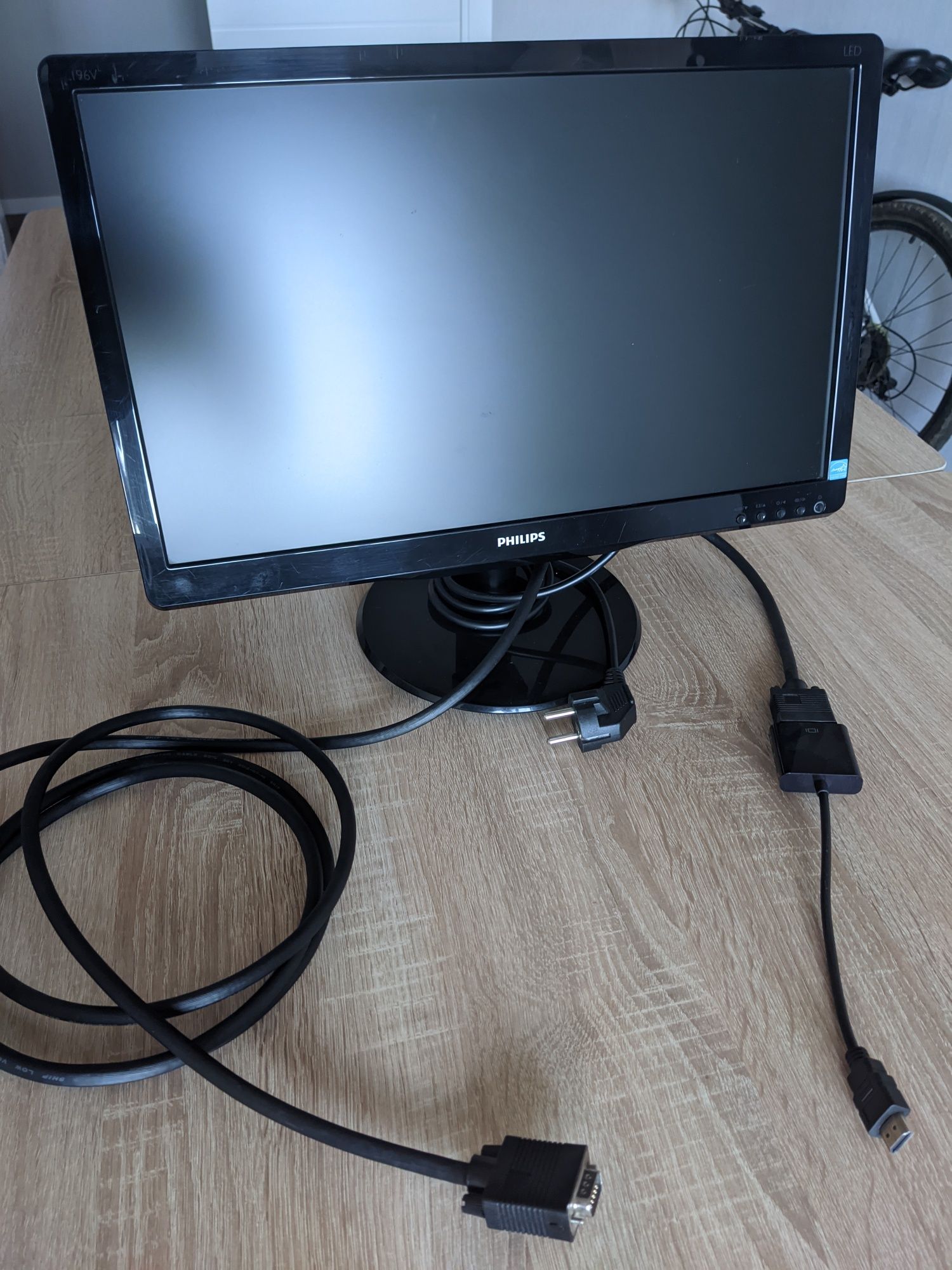 Монитор Philips 18,5