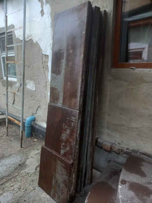 Железные щиты для заливки фундамента