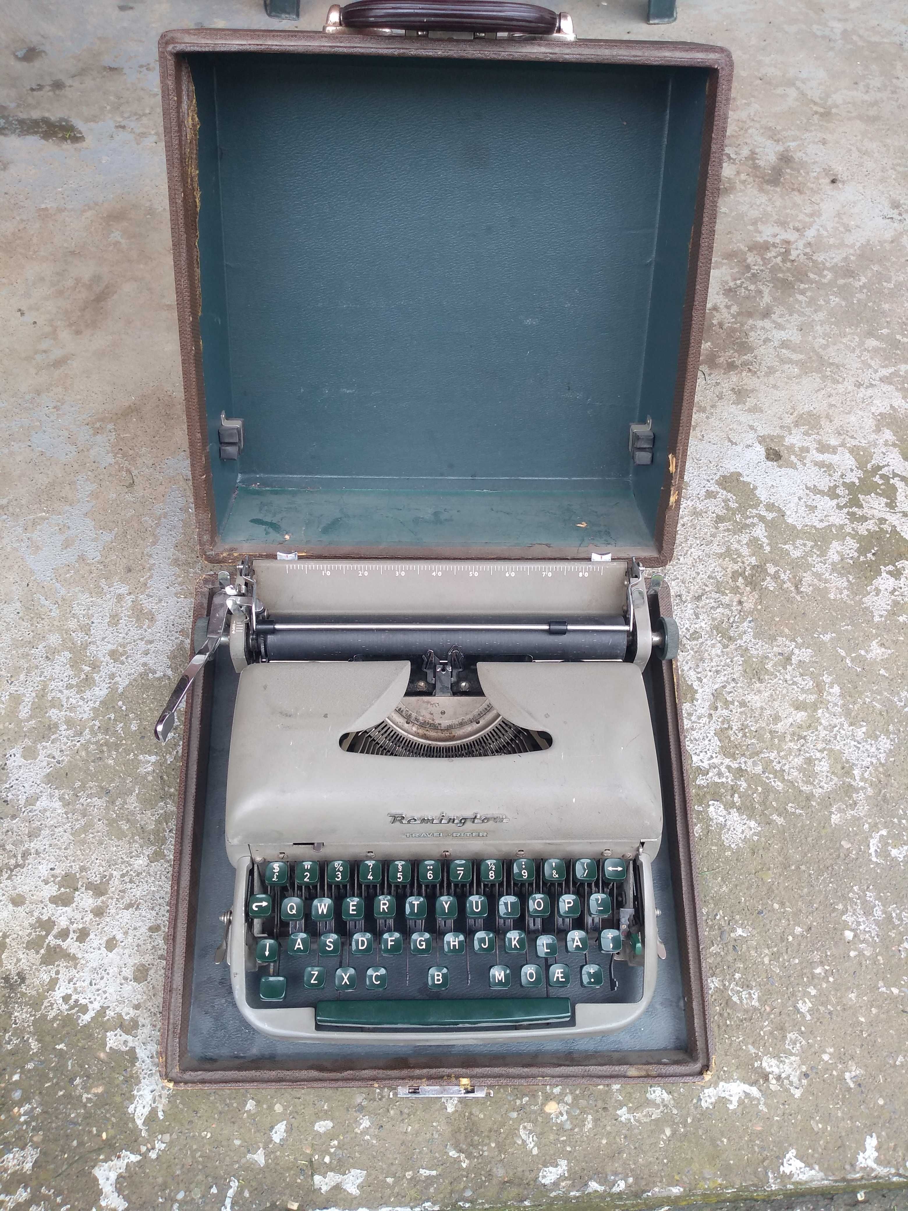 Vând masina de scris Remington