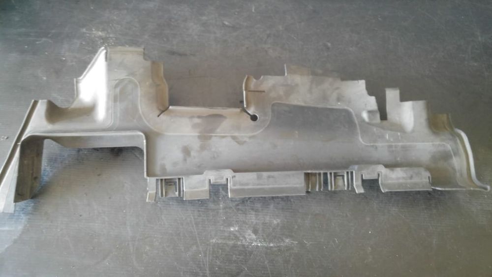 Deflector suport dreapta trager audi q3 8u farcelift 8u0121284l