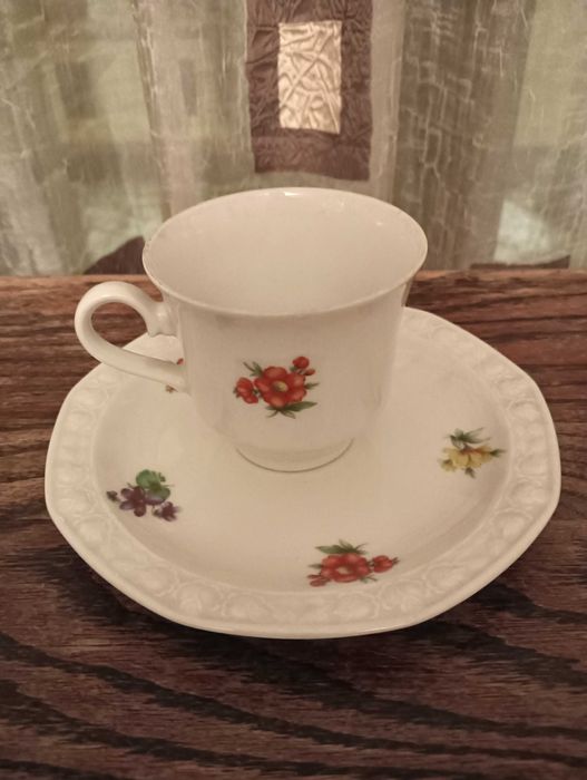 Set cina  portelan Bavaria cu flori marunte si bordura in relief