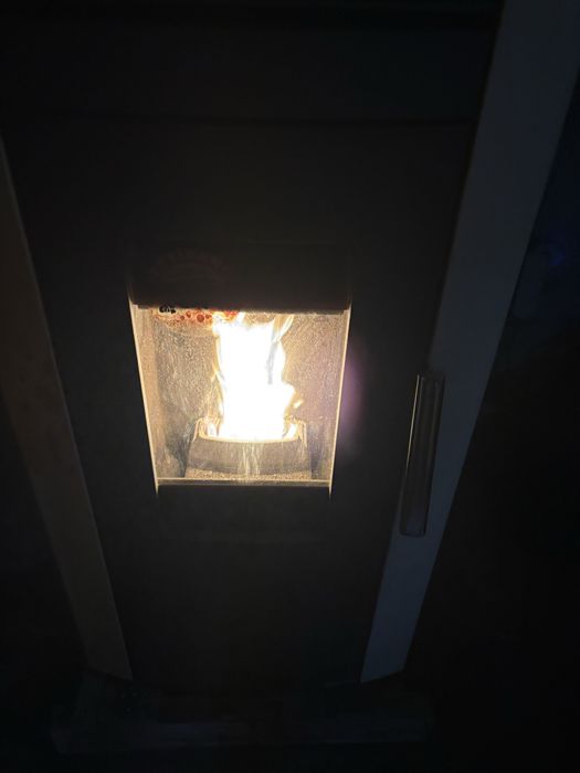 Продавам пелетна камина COMO 21