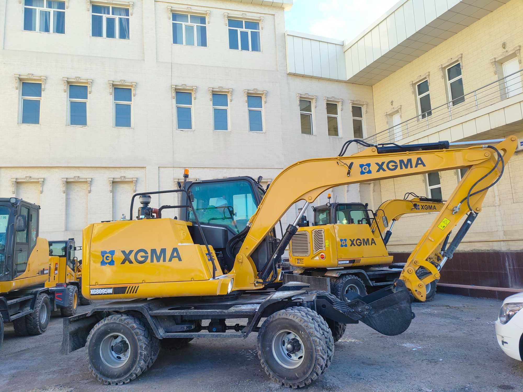 Экскаватор XG8095W