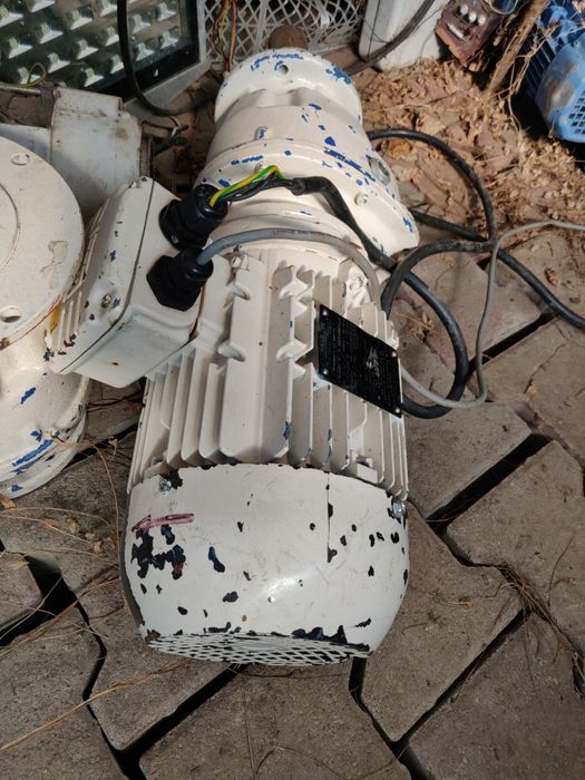 Motor cu reductor linear