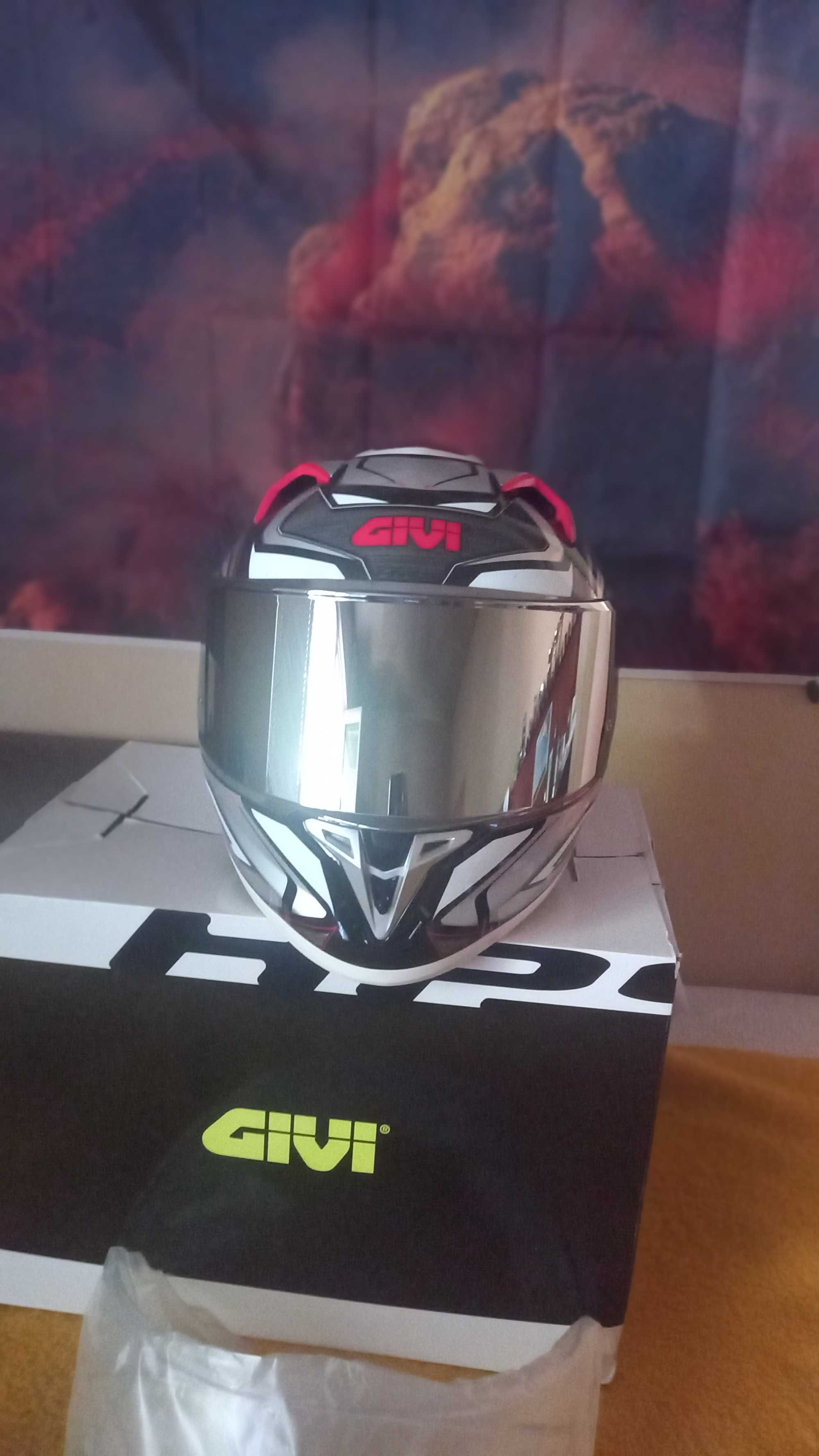 Каска GIVI чисто нова