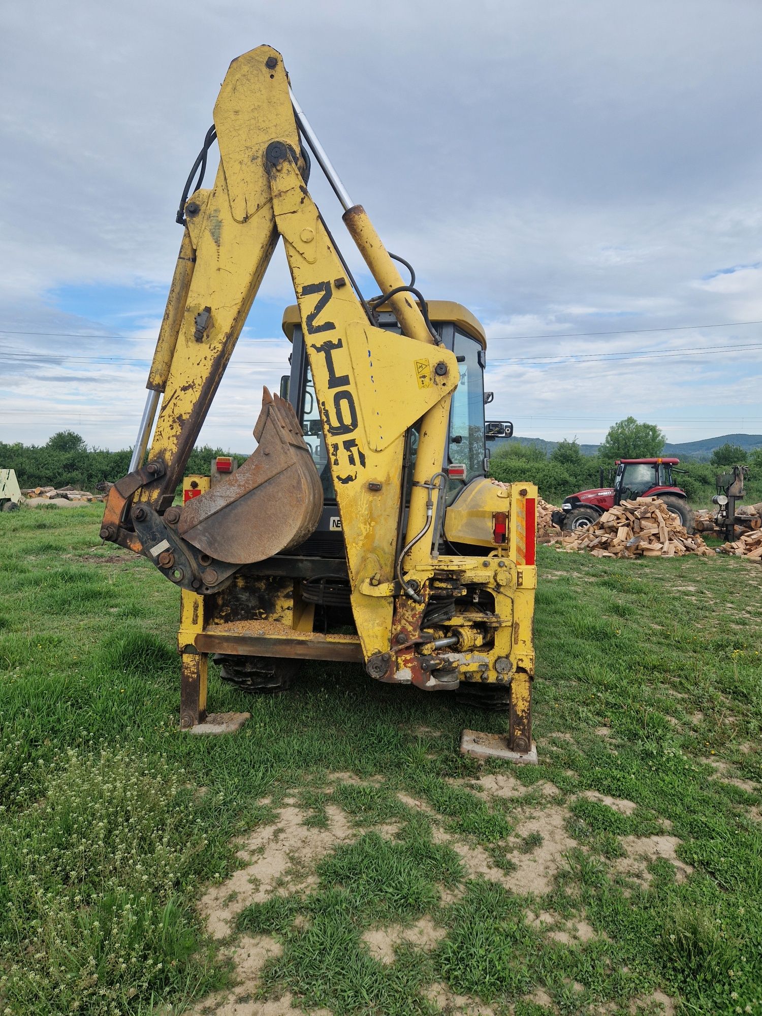 Buldoexcavator New Holland NH95