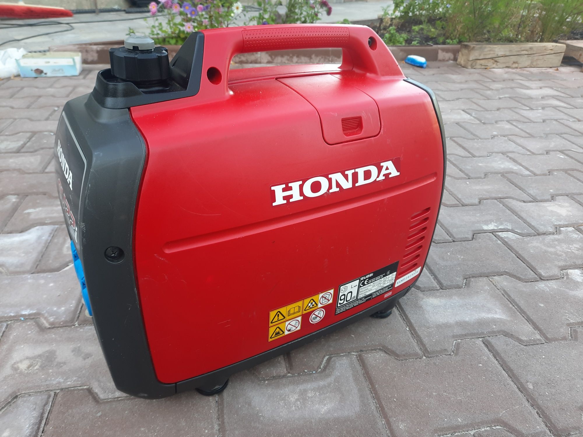 Генератор инверторен преносим Honda EU22i 2.2 kW Супер безшумен