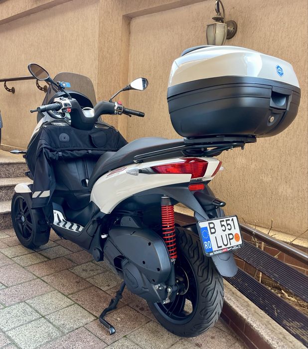 Piaggio MP3 300 HPE Sport - L5e categoria B