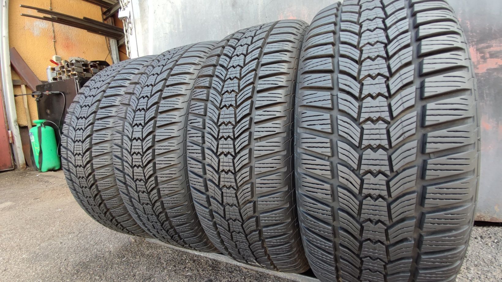 4бр. зимни гуми 205/50/17 Sava Eskimo HP2
dot23
9mm
Много добро състоя