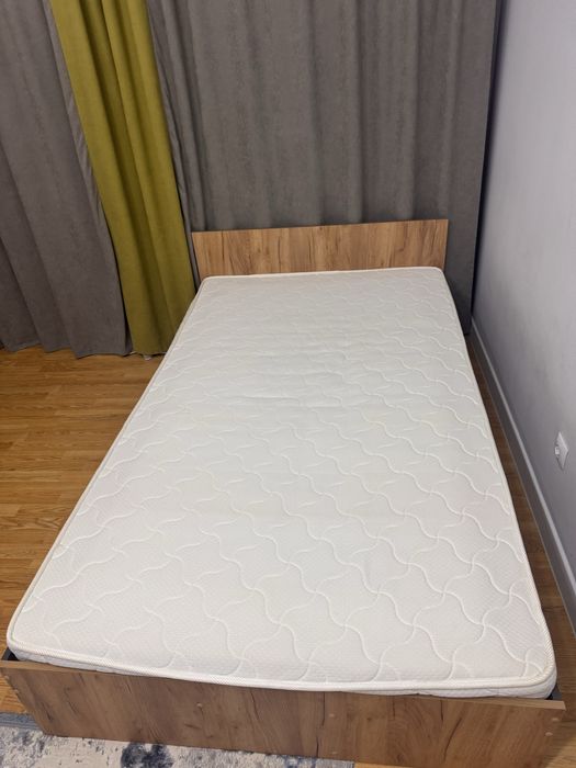 кровать с матрасом
