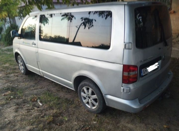 Volkswagen Transporter T5 9 locuri