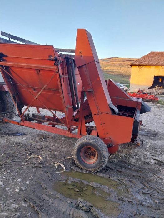 Vând culegătoare porumb